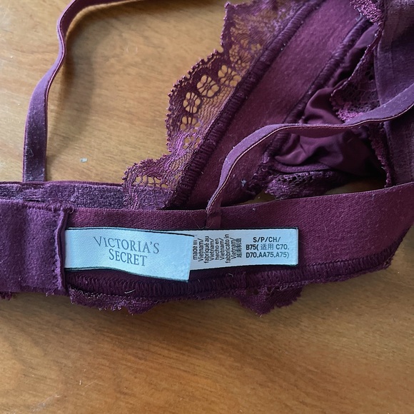 VICTORIAS SECRET purple lace bralette - Picture 3 of 3